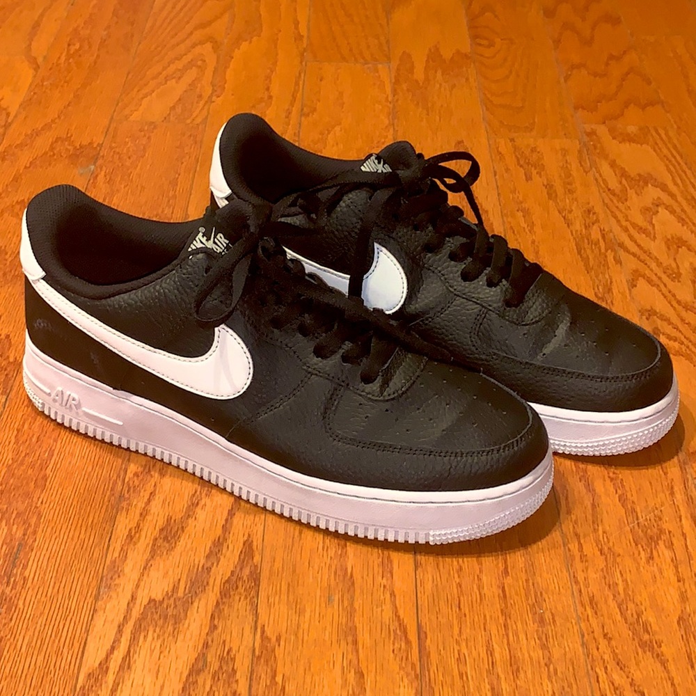 Men’s Size 10.5 Nike Air Air Force 1 leather low sneakers DC2302-002 (01/04/21)